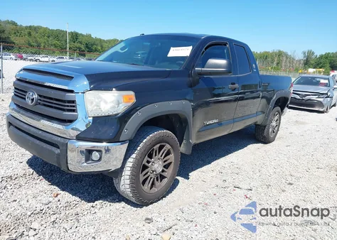 2014 Toyota Tundra Sr5 4.6L V8 z USA, uszkodzony, nr VIN 5TFRM5F11EX081419